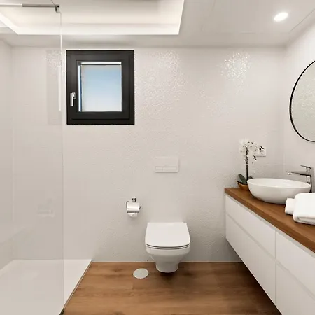 Sunny Modern Perfect Located Apartment Estepona