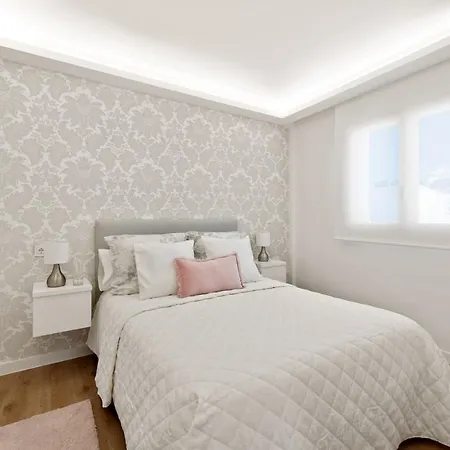 Апартаменти Sunny Modern Perfect Located Естепона